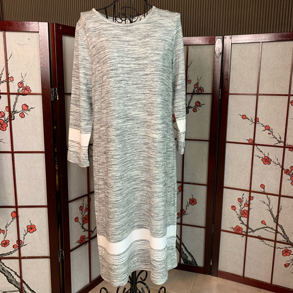 Cute and comfy dress - Picture 1 of 3